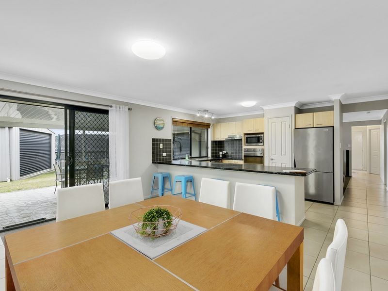 7 Peckham Court, Pacific Pines QLD 4211