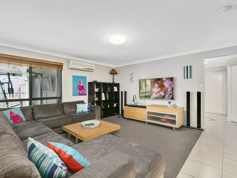 7 Peckham Court, Pacific Pines QLD 4211