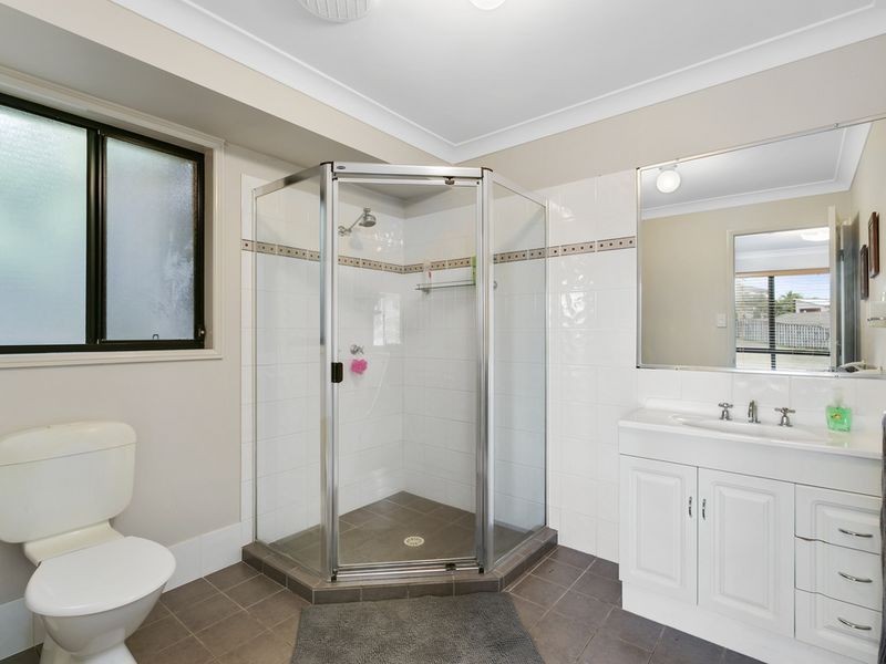 7 Peckham Court, Pacific Pines QLD 4211