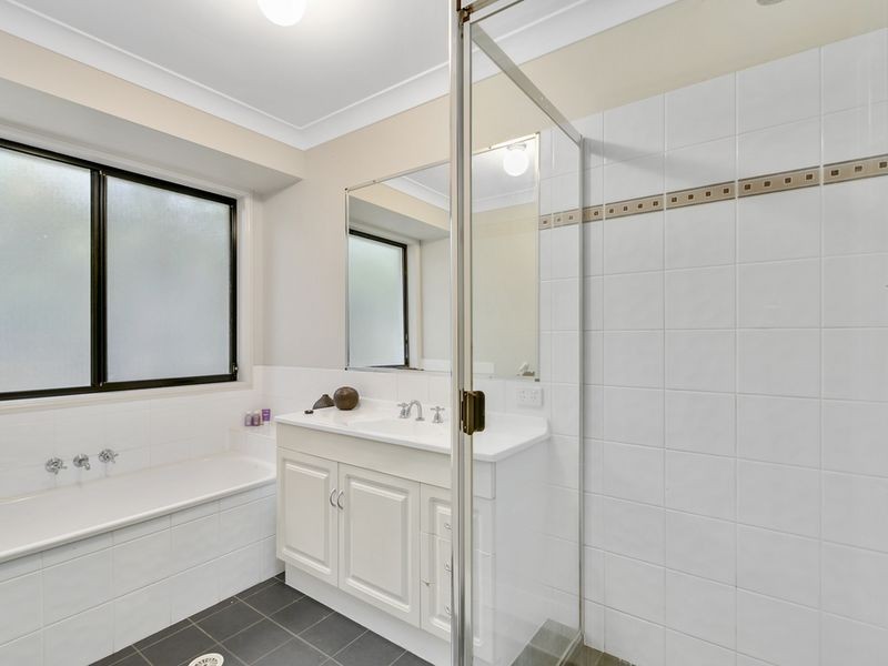 7 Peckham Court, Pacific Pines QLD 4211