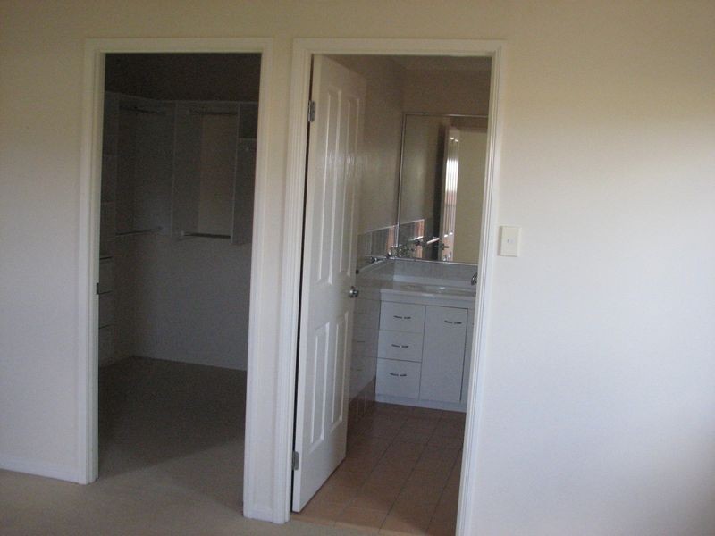 9 Elimbah Street, Pacific Pines QLD 4211