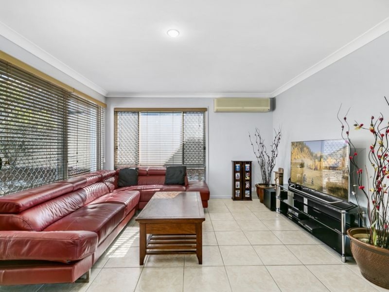 10 Howland Circuit, Pacific Pines QLD 4211