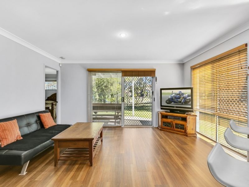 10 Howland Circuit, Pacific Pines QLD 4211