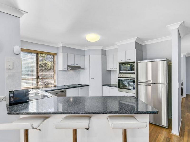 10 Howland Circuit, Pacific Pines QLD 4211