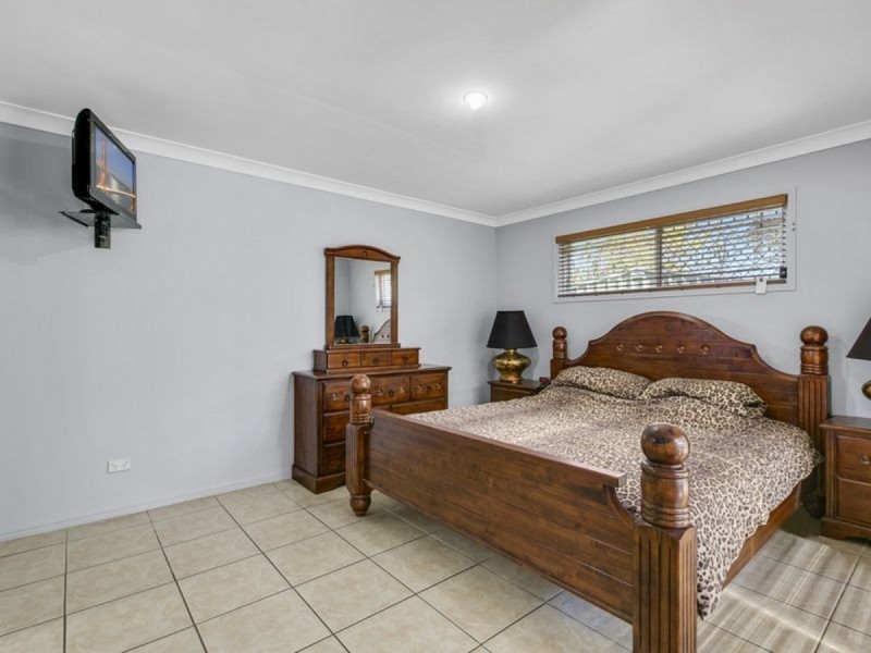 10 Howland Circuit, Pacific Pines QLD 4211