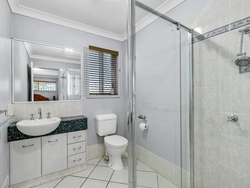 10 Howland Circuit, Pacific Pines QLD 4211
