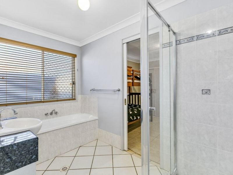 10 Howland Circuit, Pacific Pines QLD 4211