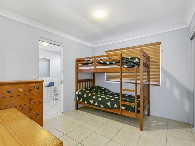 10 Howland Circuit, Pacific Pines QLD 4211