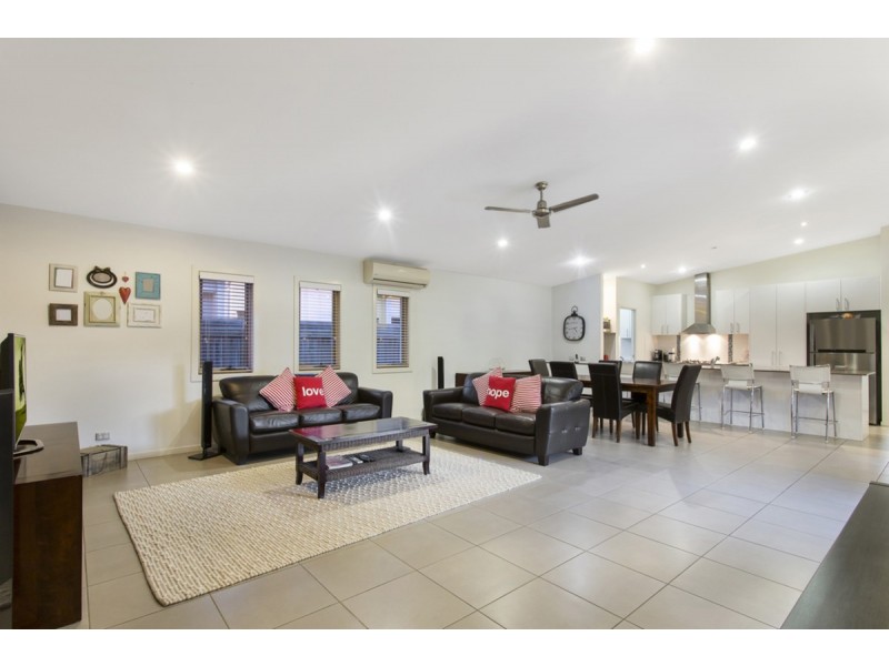 8 Red Gum Crescent, Wakerley QLD 4154