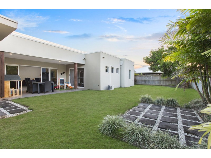 8 Red Gum Crescent, Wakerley QLD 4154