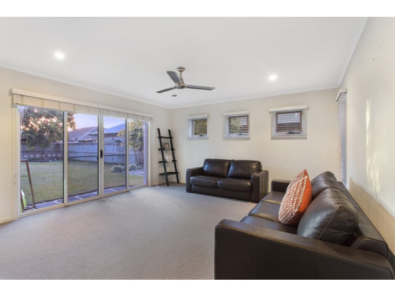 8 Red Gum Crescent, Wakerley QLD 4154