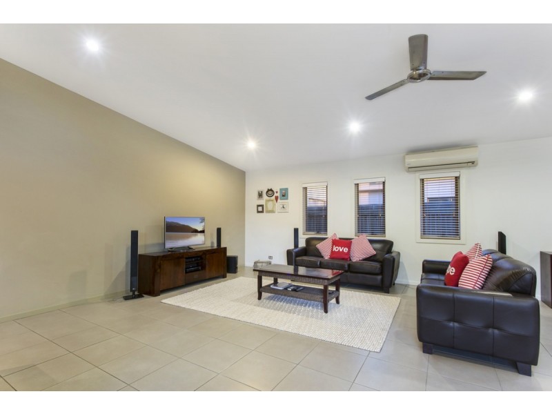 8 Red Gum Crescent, Wakerley QLD 4154
