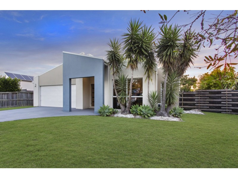 8 Red Gum Crescent, Wakerley QLD 4154