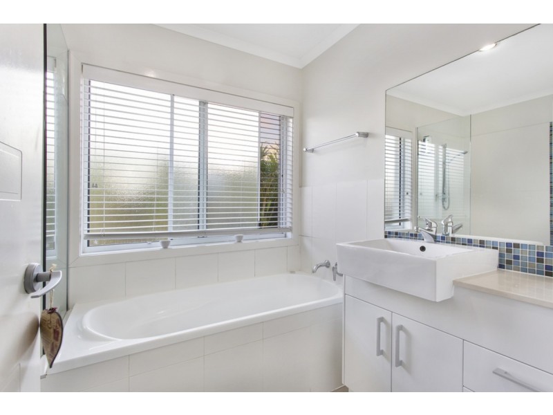 8 Red Gum Crescent, Wakerley QLD 4154