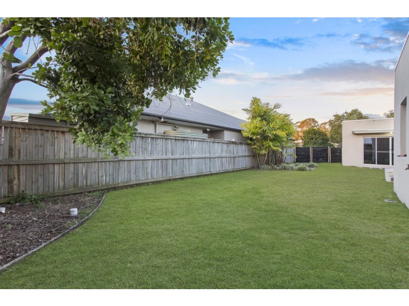 8 Red Gum Crescent, Wakerley QLD 4154