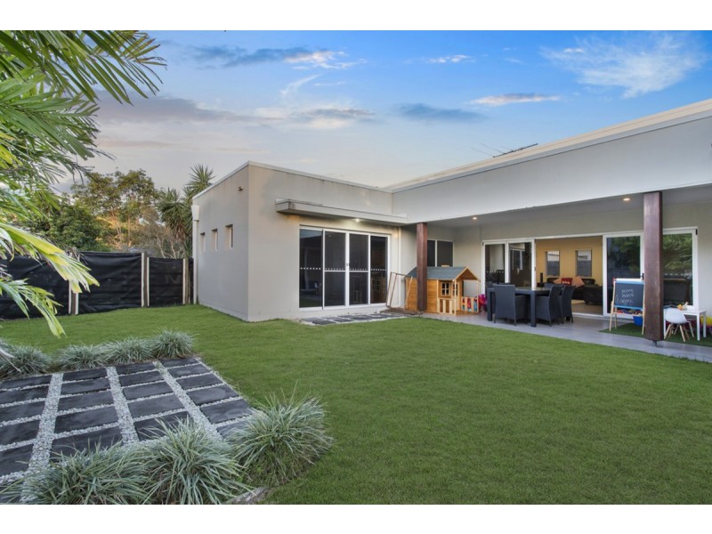 8 Red Gum Crescent, Wakerley QLD 4154