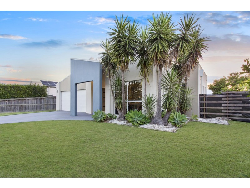 8 Red Gum Crescent, Wakerley QLD 4154