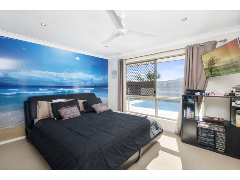 13 Faraday Crescent, Pacific Pines QLD 4211