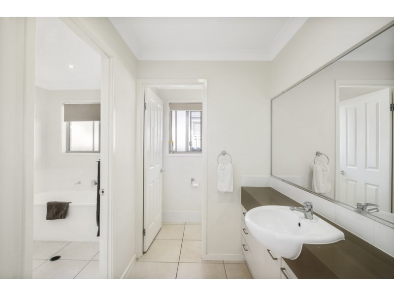 13 Faraday Crescent, Pacific Pines QLD 4211