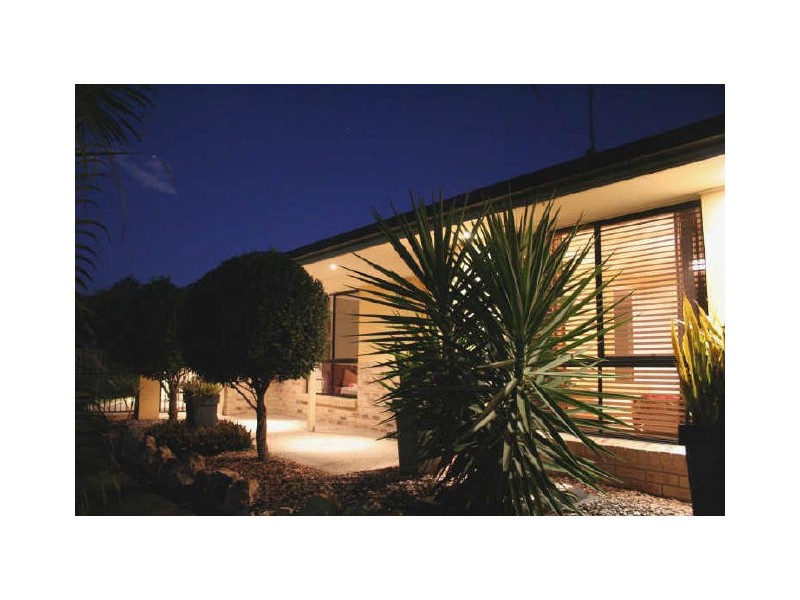 4 Catchlove Street, Maudsland QLD 4210