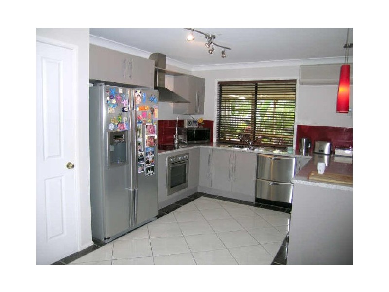 4 Catchlove Street, Maudsland QLD 4210