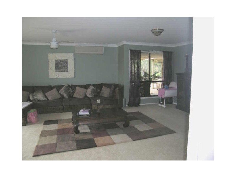 4 Catchlove Street, Maudsland QLD 4210