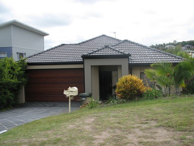 7 Stockdale Street, Pacific Pines QLD 4211