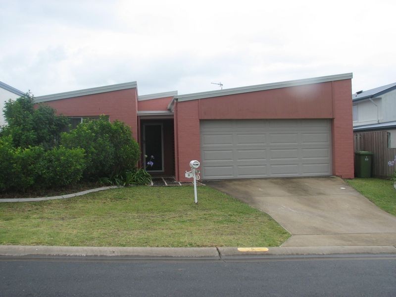 5 Norfolk Drive, Pacific Pines QLD 4211