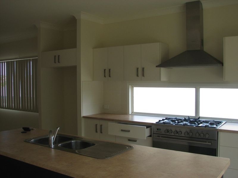44 Midway Terrace, Pacific Pines QLD 4211