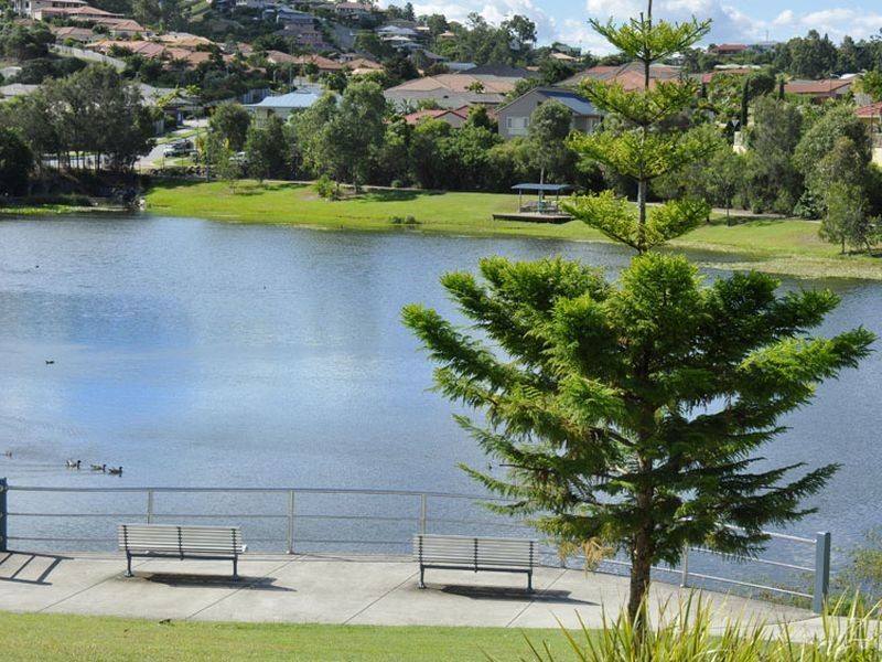 4 Tawanga Close, Pacific Pines QLD 4211