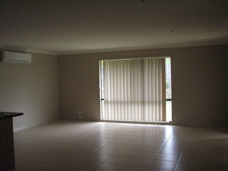 16 Carmarthen Circuit, Pacific Pines QLD 4211