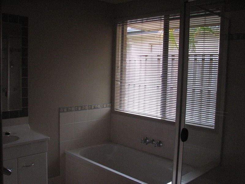 16 Carmarthen Circuit, Pacific Pines QLD 4211