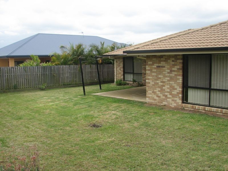 16 Carmarthen Circuit, Pacific Pines QLD 4211