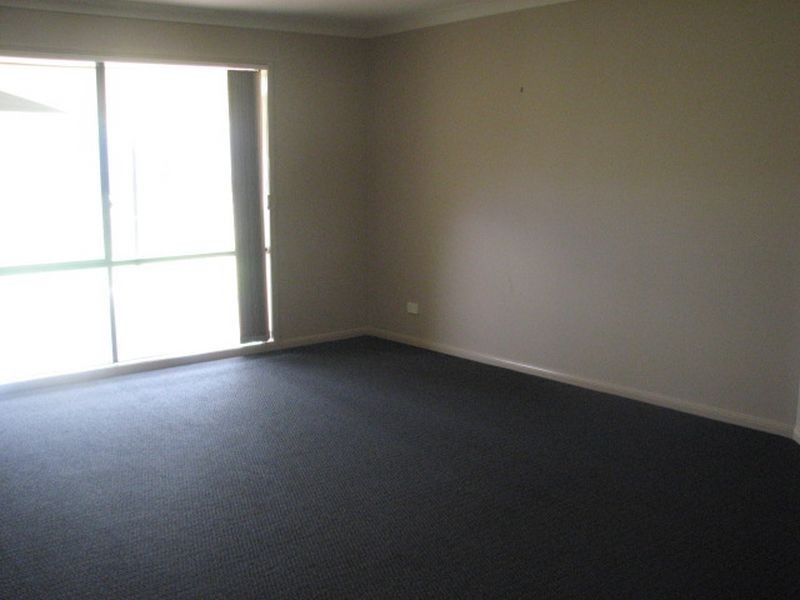 16 Carmarthen Circuit, Pacific Pines QLD 4211