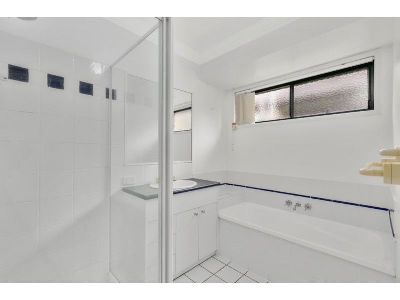 2 Fanning Court, Pacific Pines QLD 4211