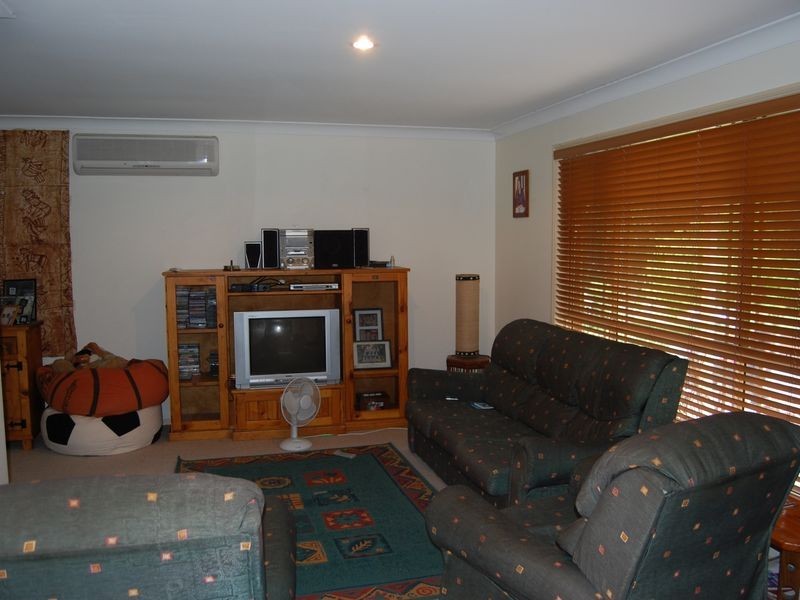 27 Pacific Pines Boulevard, Pacific Pines QLD 4211