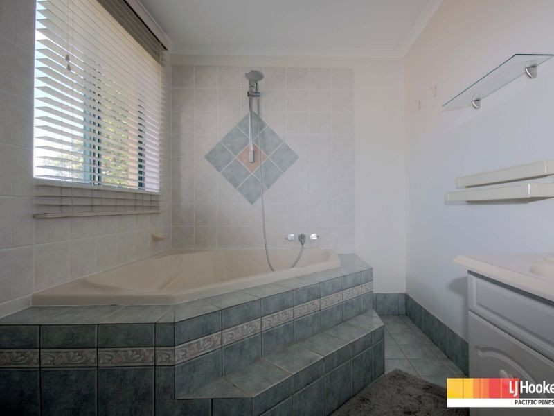 19 Howland Circuit, Pacific Pines QLD 4211