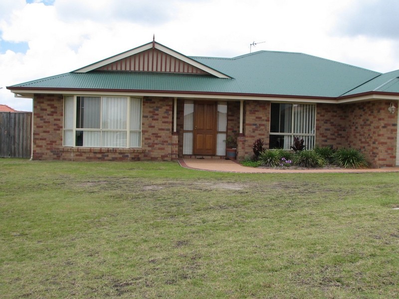 25 Beerwah Street, Pacific Pines QLD 4211
