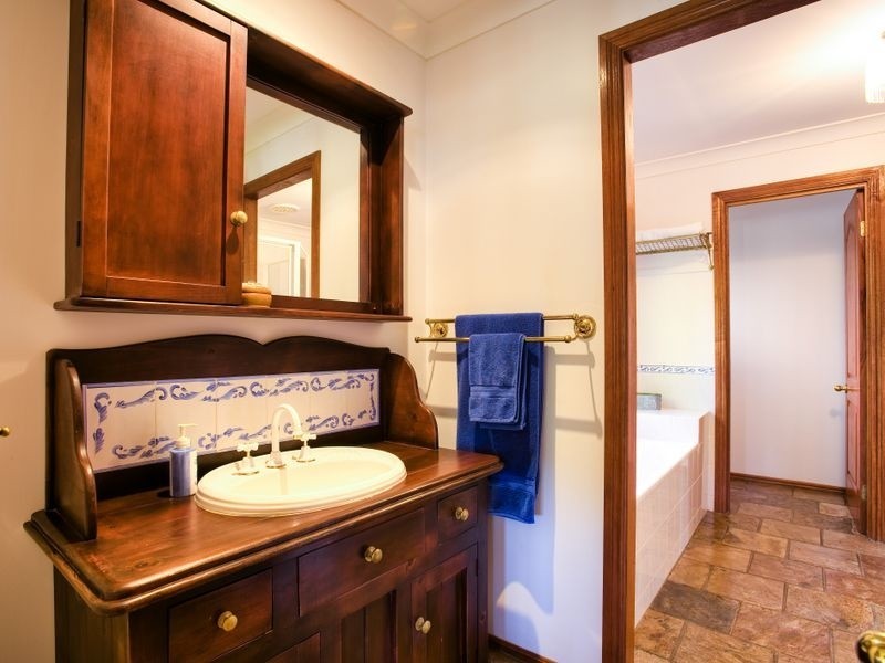 13 Phoenix Street, Pacific Pines QLD 4211