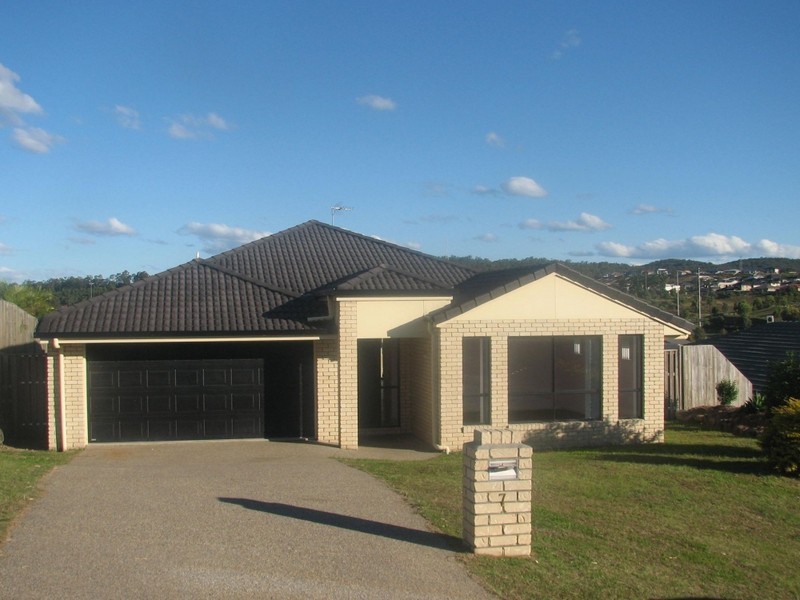 7 Tallow Street, Pacific Pines QLD 4211
