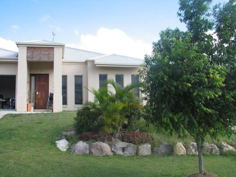 4 Carmarthen Street, Pacific Pines QLD 4211