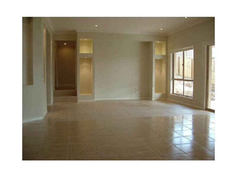 4 Carmarthen Street, Pacific Pines QLD 4211