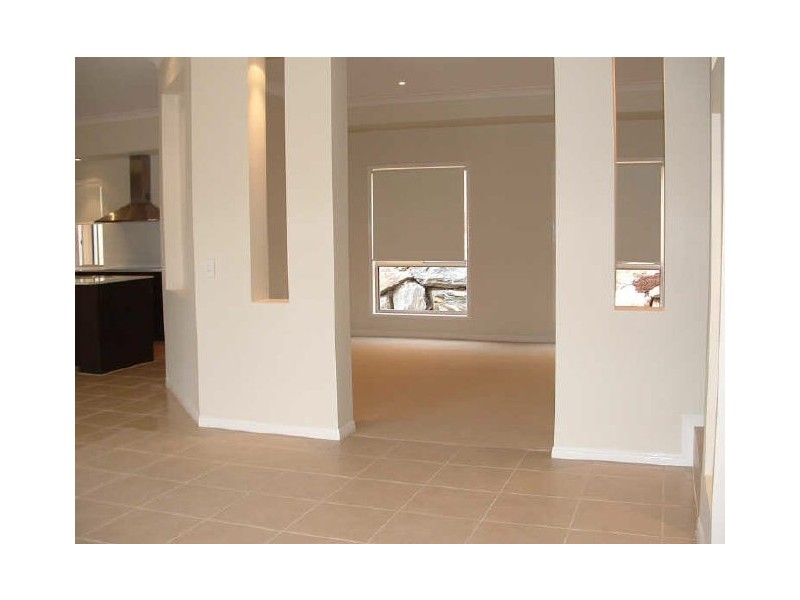 4 Carmarthen Street, Pacific Pines QLD 4211