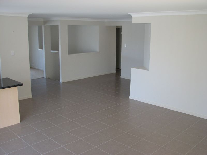 37 Yamba Street, Pacific Pines QLD 4211