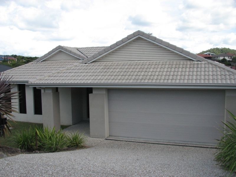 6 Angourie Court, Pacific Pines QLD 4211