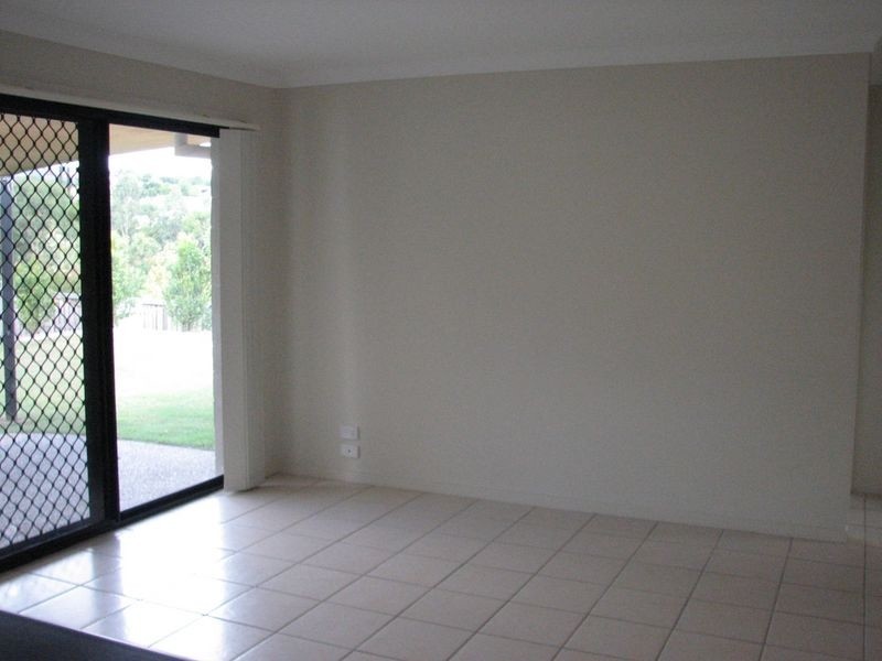 6 Angourie Court, Pacific Pines QLD 4211