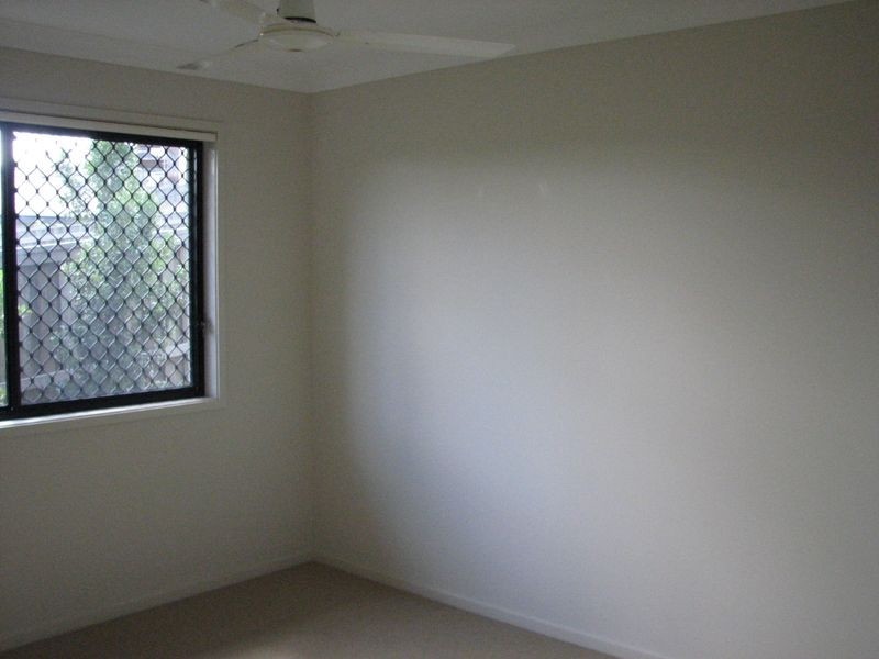 6 Angourie Court, Pacific Pines QLD 4211