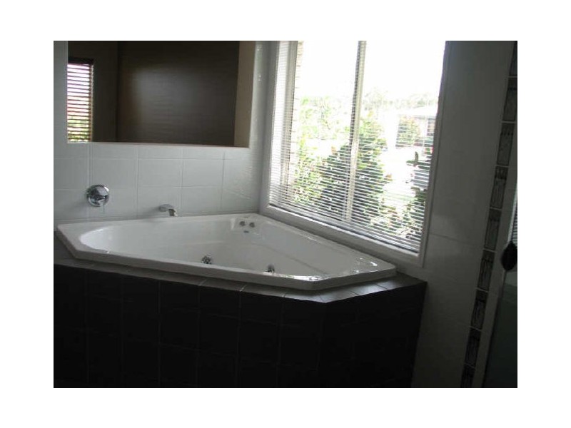 19 Mellum Cct, Pacific Pines QLD 4211