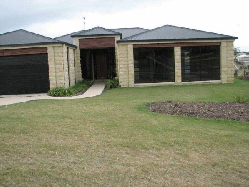 9 Beerwah Street, Pacific Pines QLD 4211