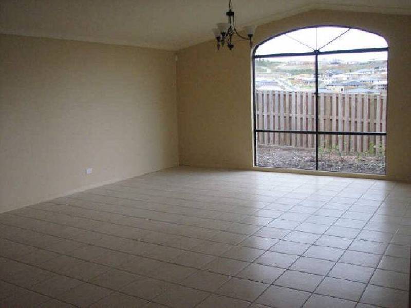 9 Beerwah Street, Pacific Pines QLD 4211